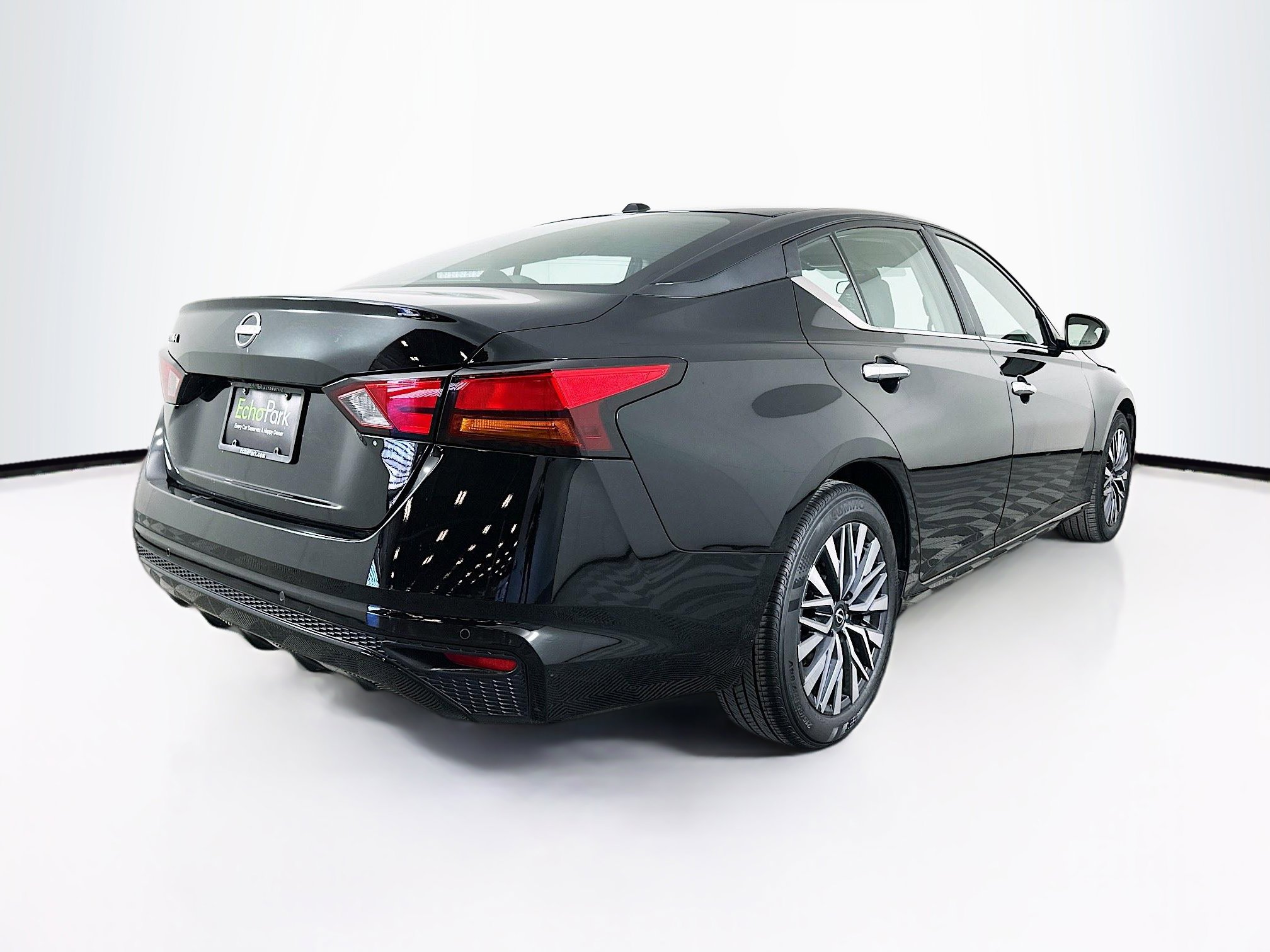 Used 2025 Nissan Altima 2.5 SV image 9