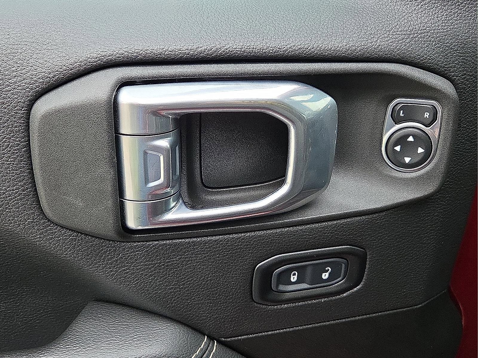 Used 2022 Jeep Wrangler Unlimited Sahara w/ Cold Weather Group image 13