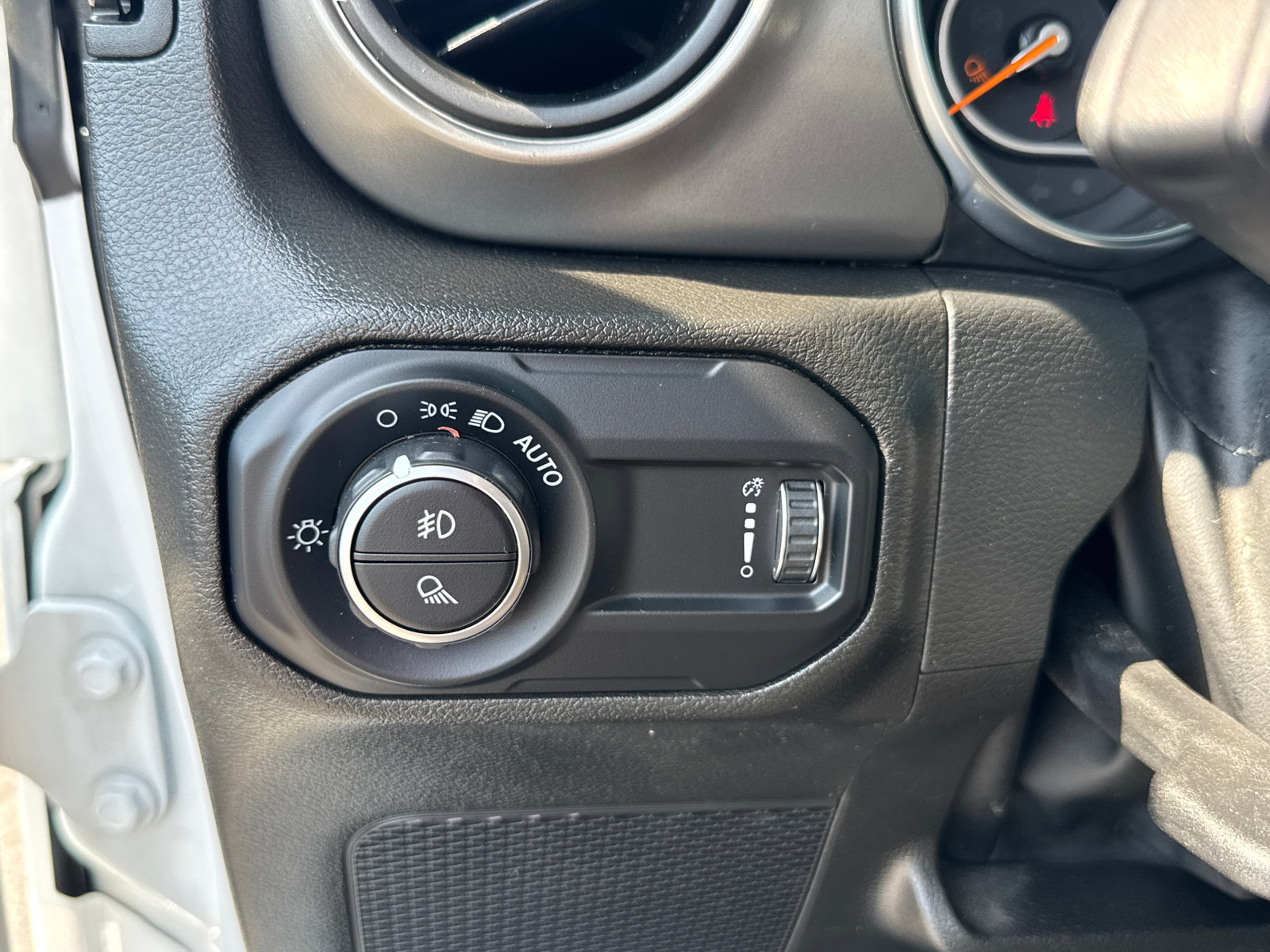 Used 2023 Jeep Gladiator Sport AWD/4WD image 16