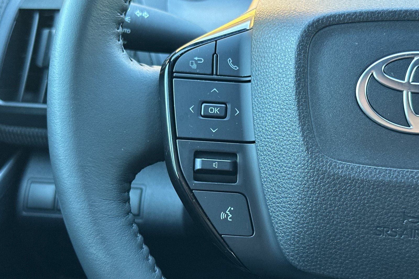 Used 2024 Toyota bZ4X Limited image 29