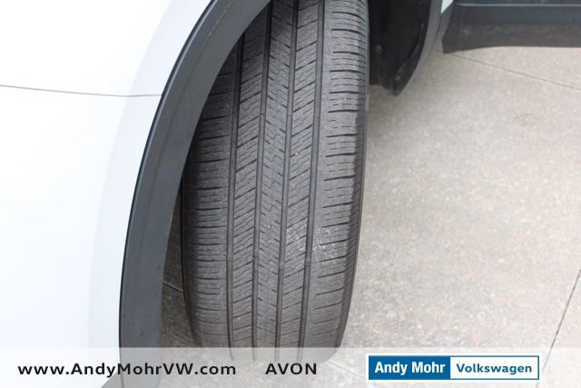 Used 2020 Volkswagen Atlas Cross Sport SE w/ Towing Package image 16