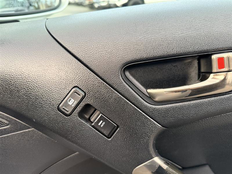 Used 2013 Hyundai Genesis 3.8 image 16