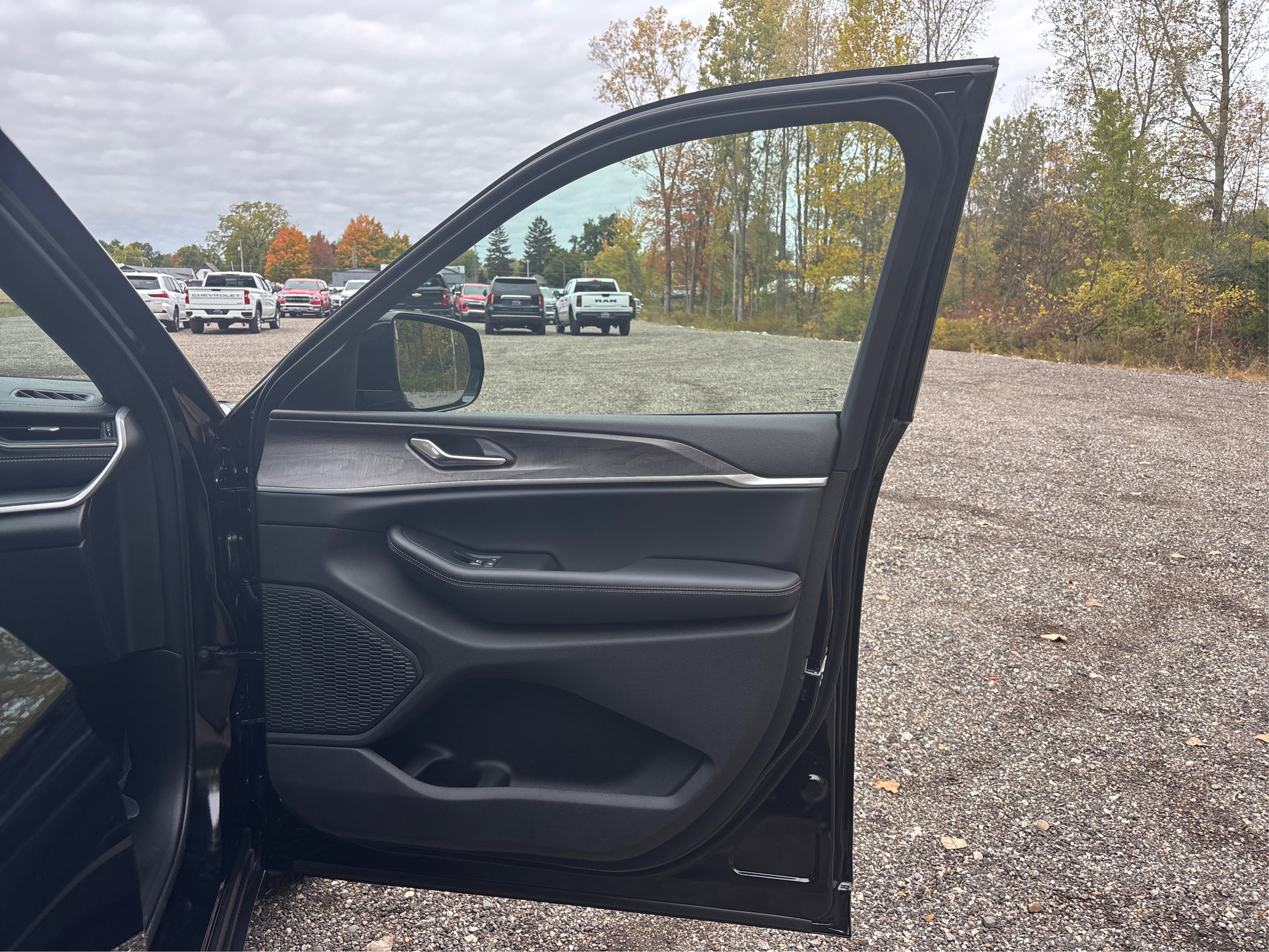 New 2025 Jeep Grand Cherokee Limited image 26