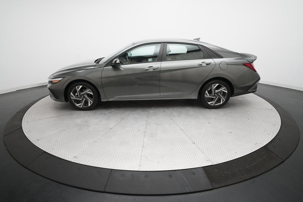 Used 2025 Hyundai Elantra Sport image 23