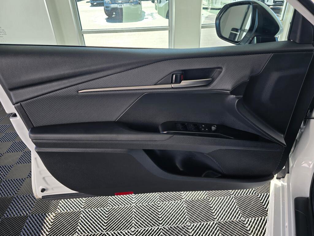 Used 2025 Toyota Camry SE image 19