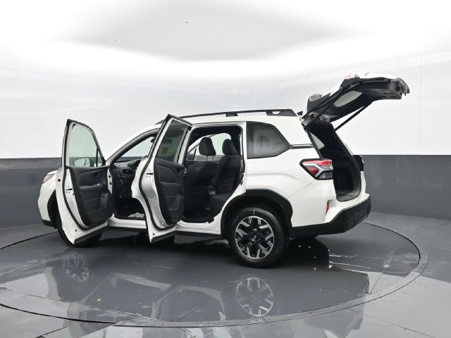 Used 2025 Subaru Forester Premium AWD/4WD image 33