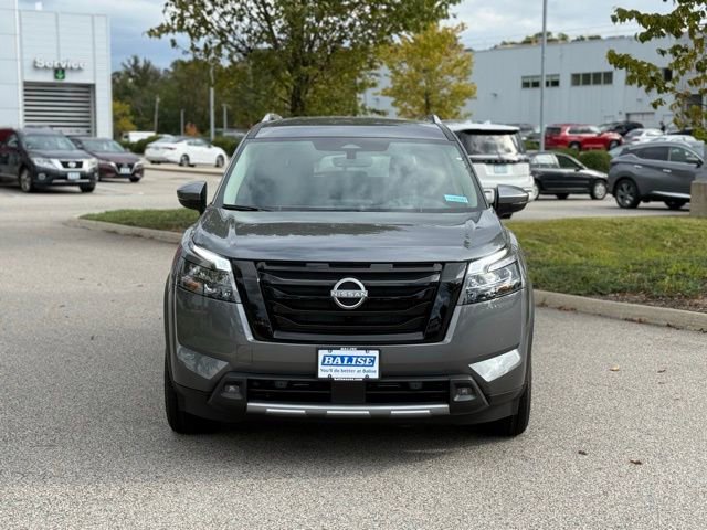 New 2025 Nissan Pathfinder SL w/ Black Appearance Package image 2