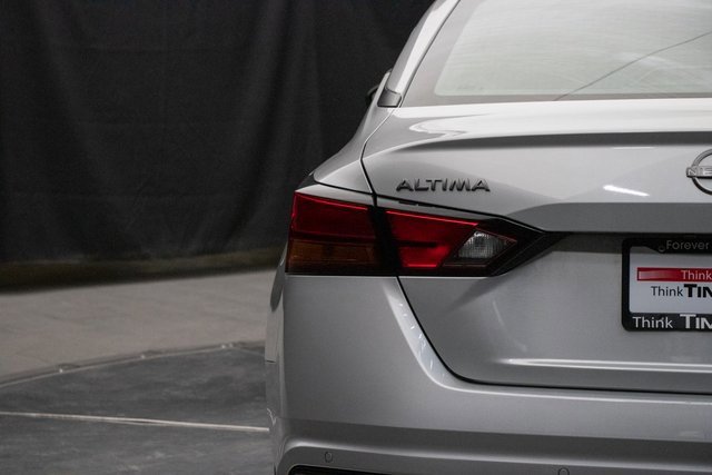 Used 2024 Nissan Altima 2.5 SV image 12