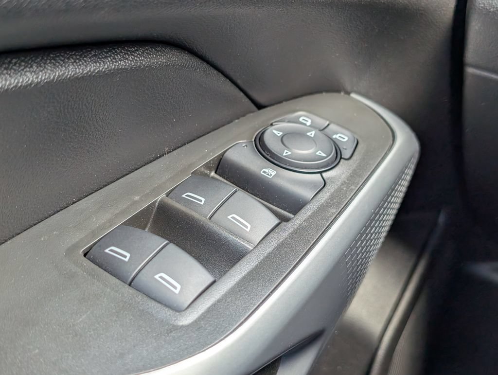 Used 2025 Chevrolet Trax LS w/ LS Convenience Package FWD image 23