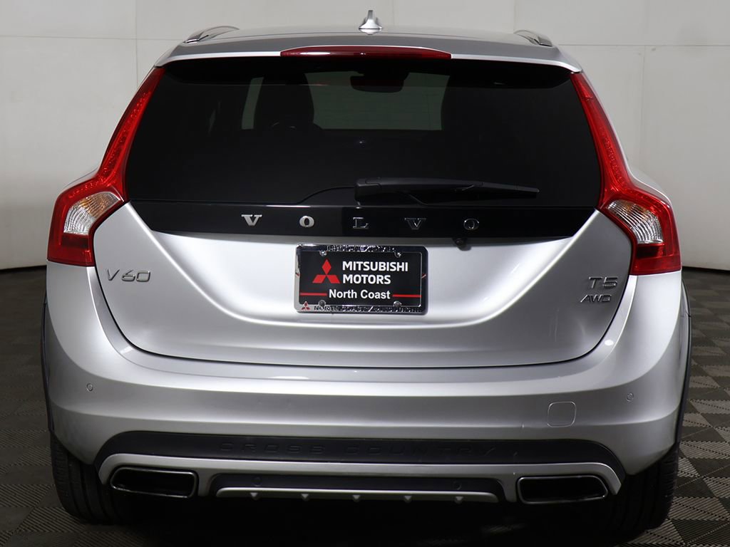 Used 2018 Volvo V60 T5 Cross Country w/ Convenience Package image 13