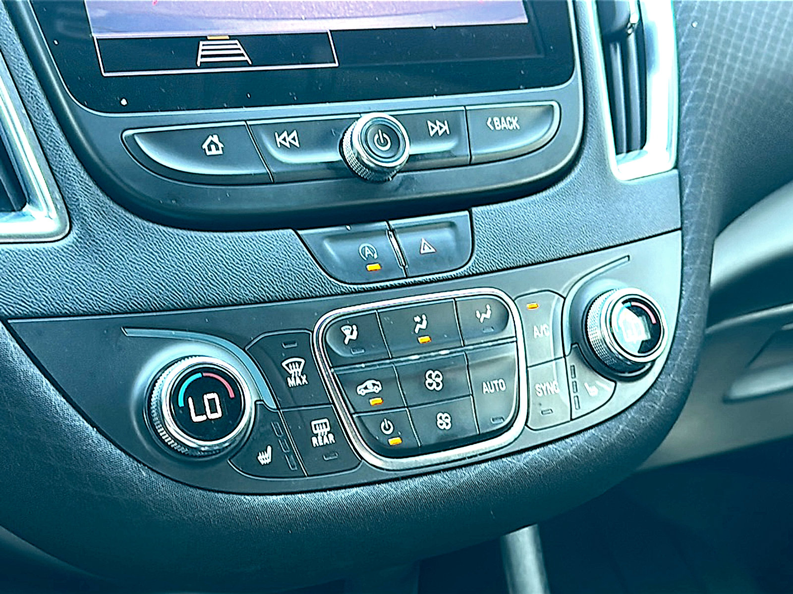 Used 2021 Chevrolet Malibu LT FWD image 32