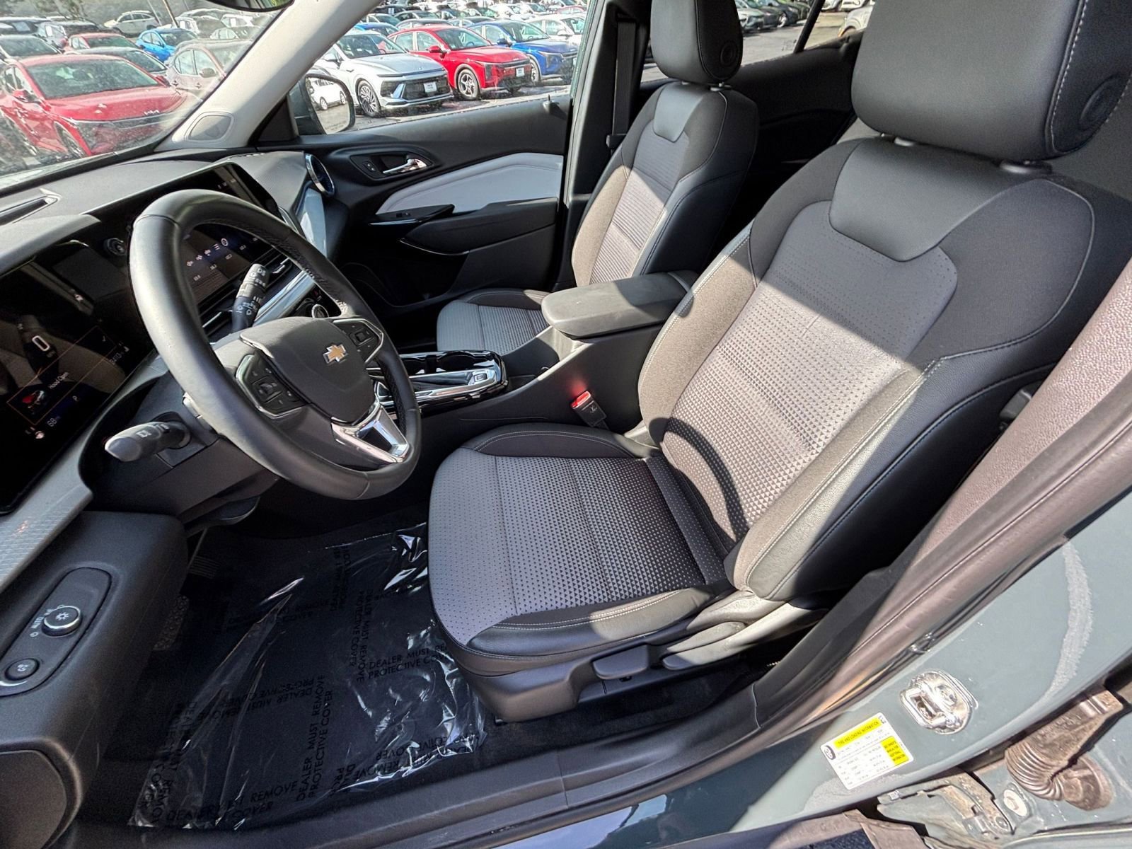 Used 2025 Chevrolet Trax LT w/ LT Convenience Package FWD image 31
