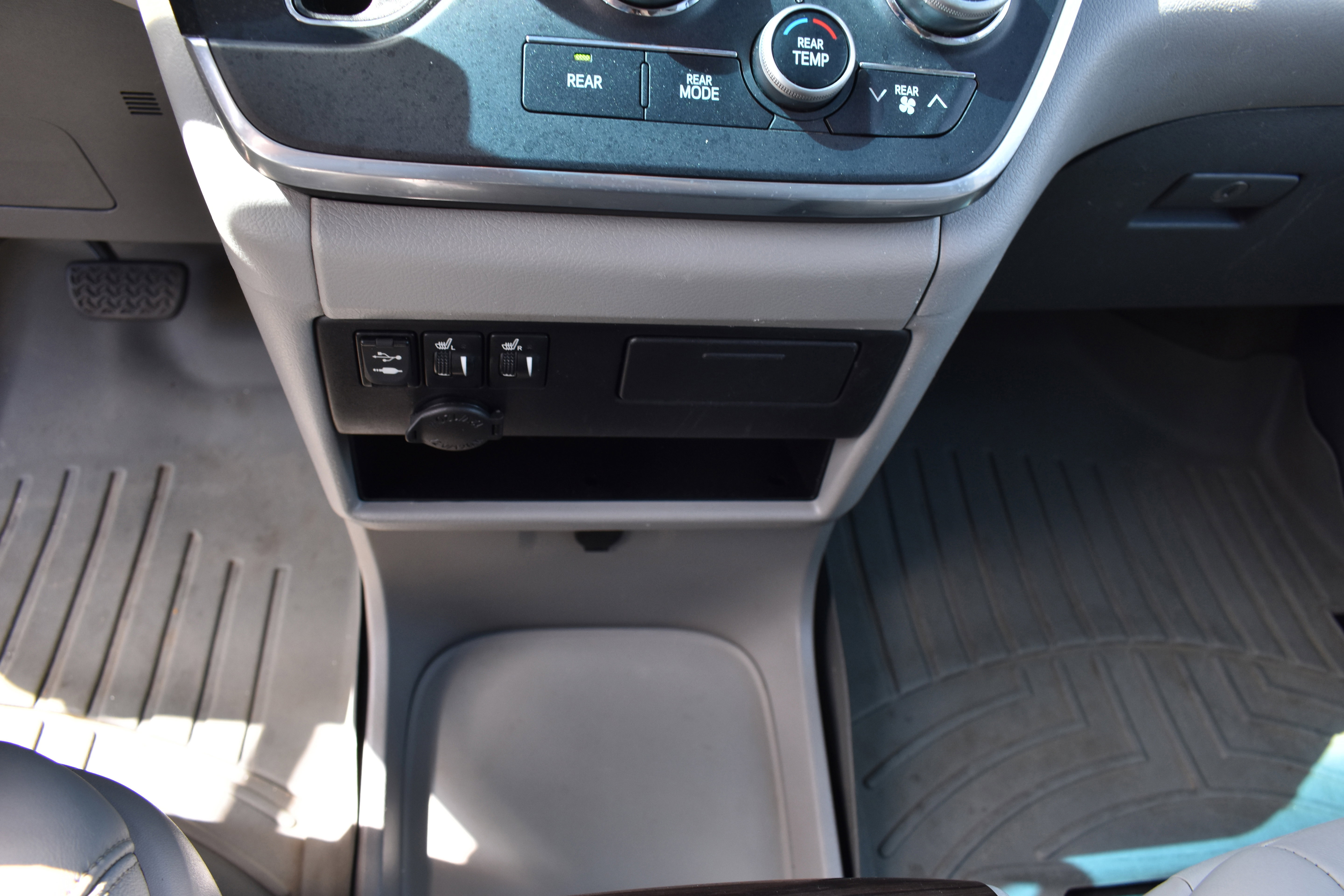 Used 2017 Toyota Sienna L image 22