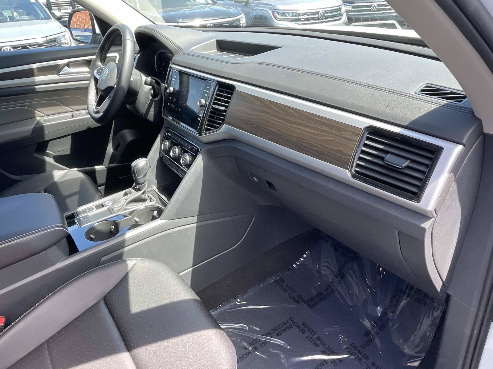 Certified 2023 Volkswagen Atlas SE w/ Black Wheel Package FWD image 30