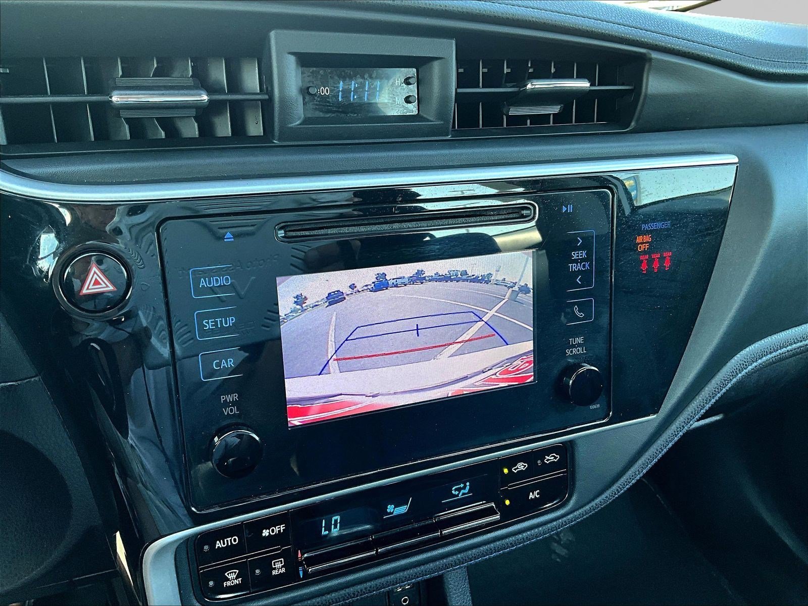 Used 2018 Toyota Corolla SE w/ Carpet Mat Package (TMS) FWD image 14