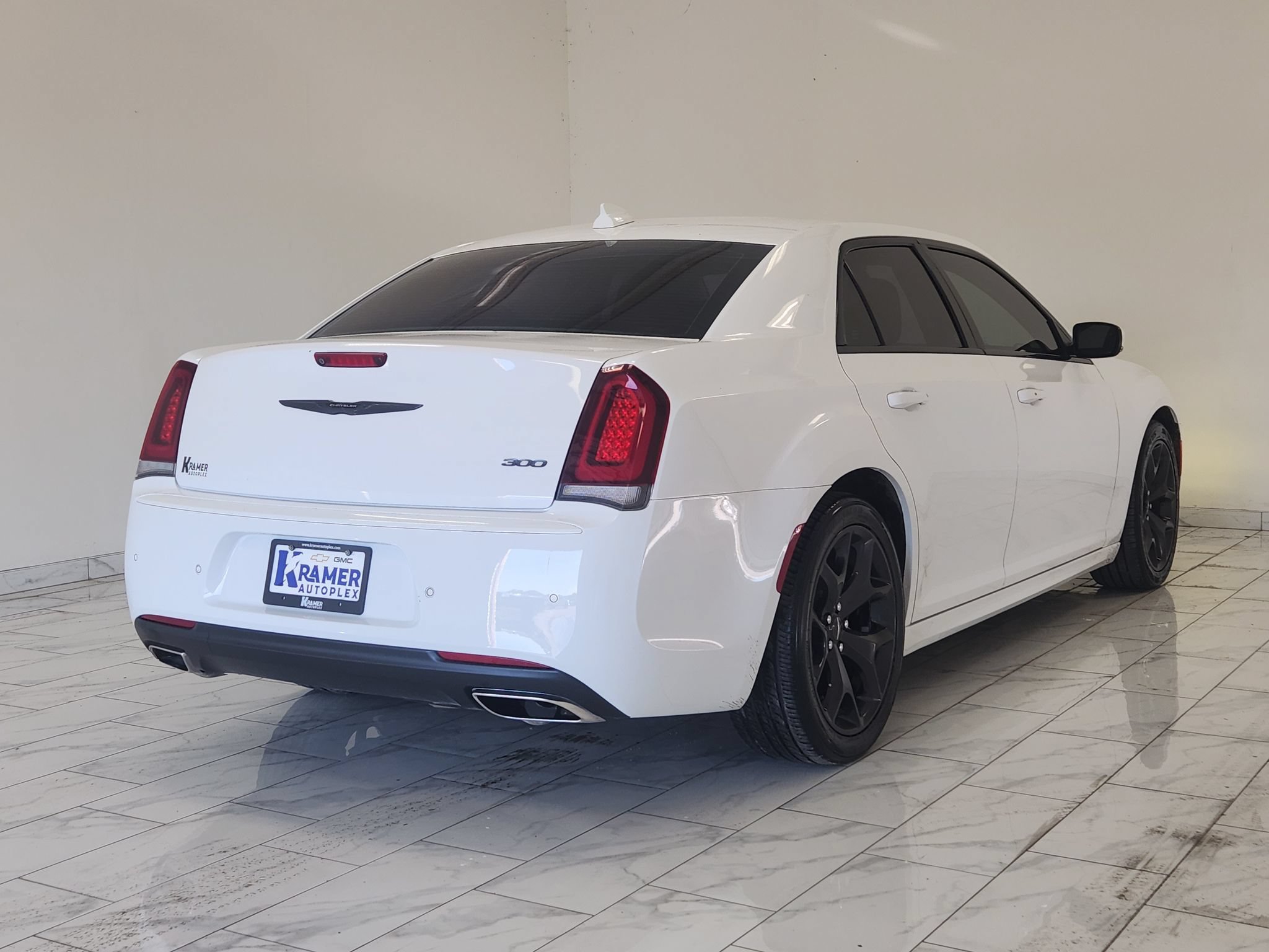 Used 2022 Chrysler 300 Touring L RWD image 5