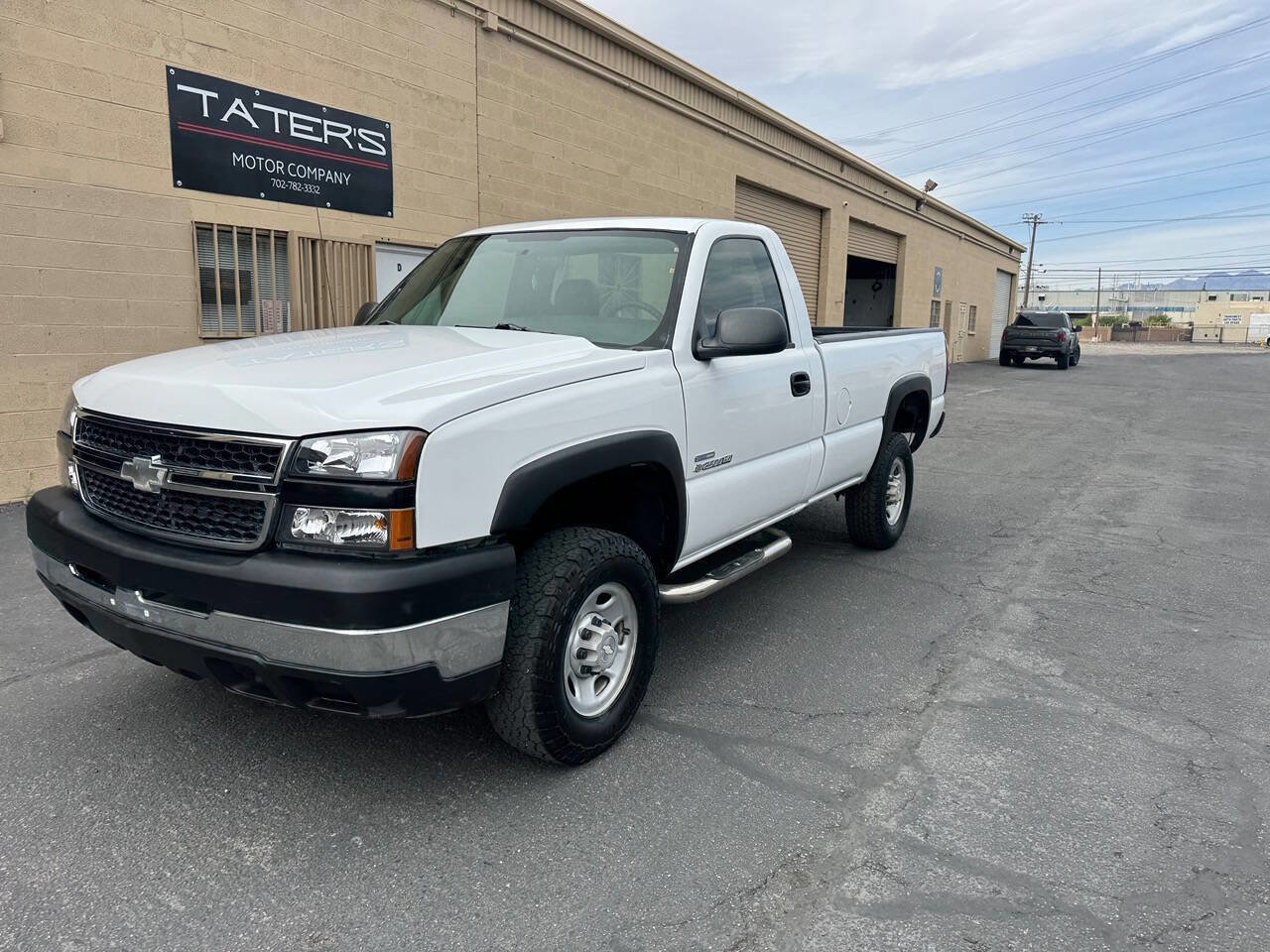 Used 2007 Chevrolet Silverado 2500 W/T w/ Heavy-Duty Power Package image 4