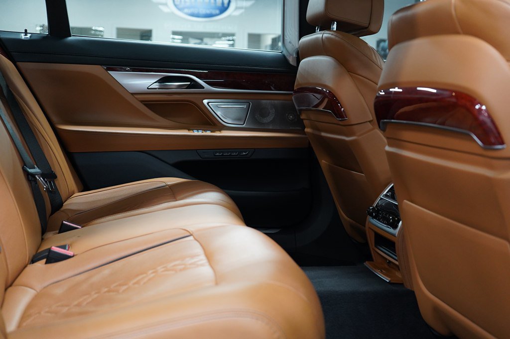 Used 2022 BMW ALPINA B7 xDrive w/ Luxury Rear Seating Package AWD/4WD image 19