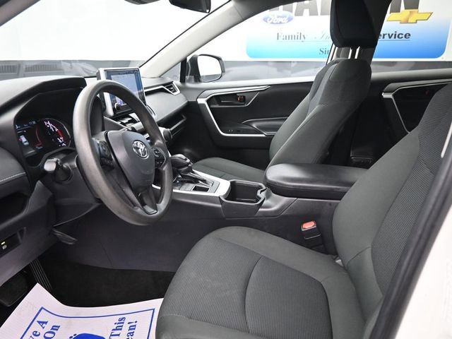 Used 2024 Toyota RAV4 LE AWD/4WD image 12