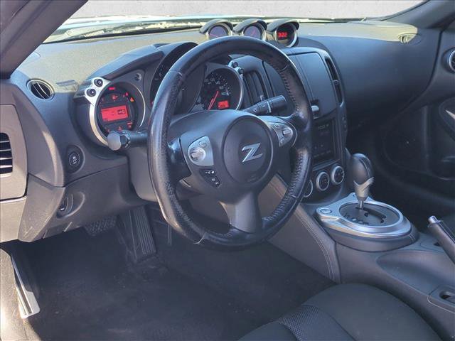 Used 2016 Nissan 370Z Coupe RWD image 10