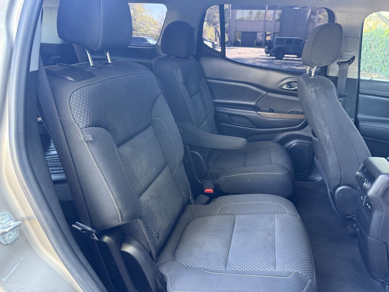 Used 2022 GMC Acadia SLE w/ Driver Convenience Package FWD image 26
