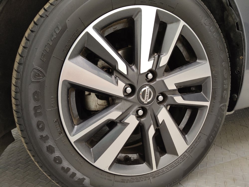 Used 2021 Nissan Versa SV FWD image 31