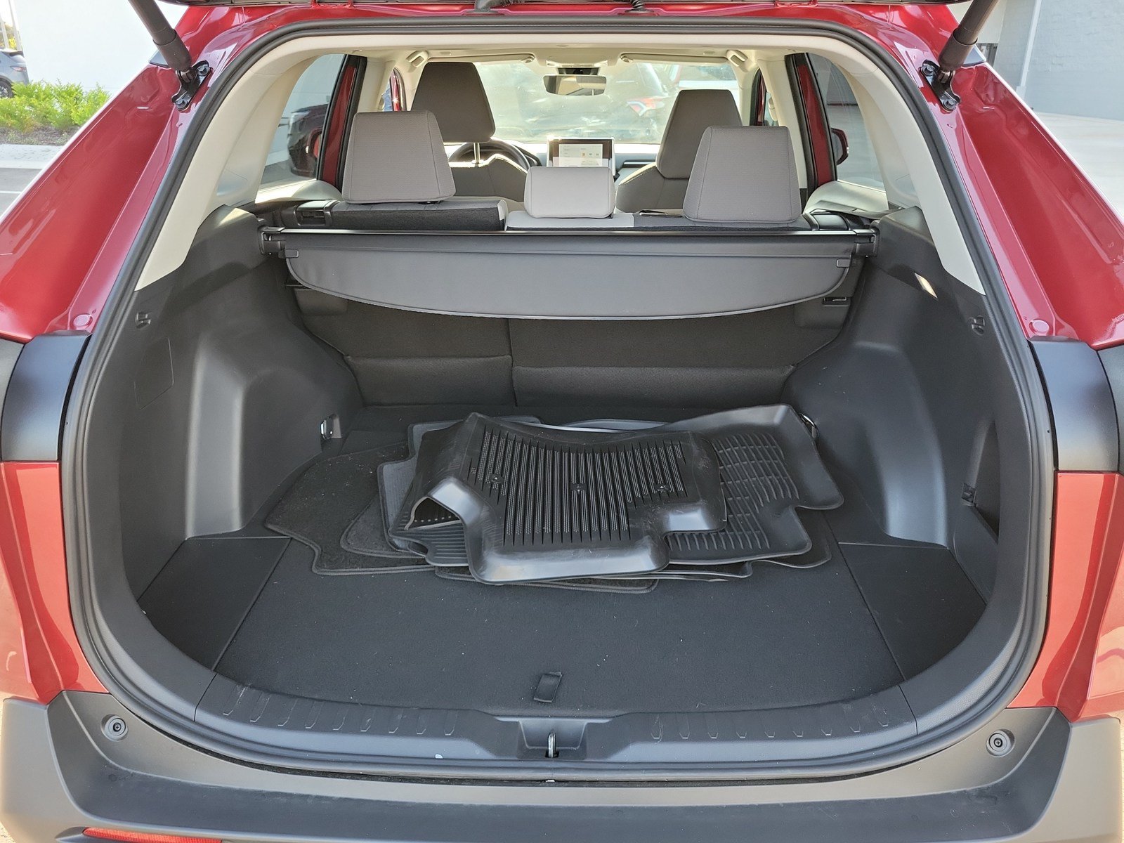 Used 2025 Toyota RAV4 XLE w/ Convenience Package FWD image 31