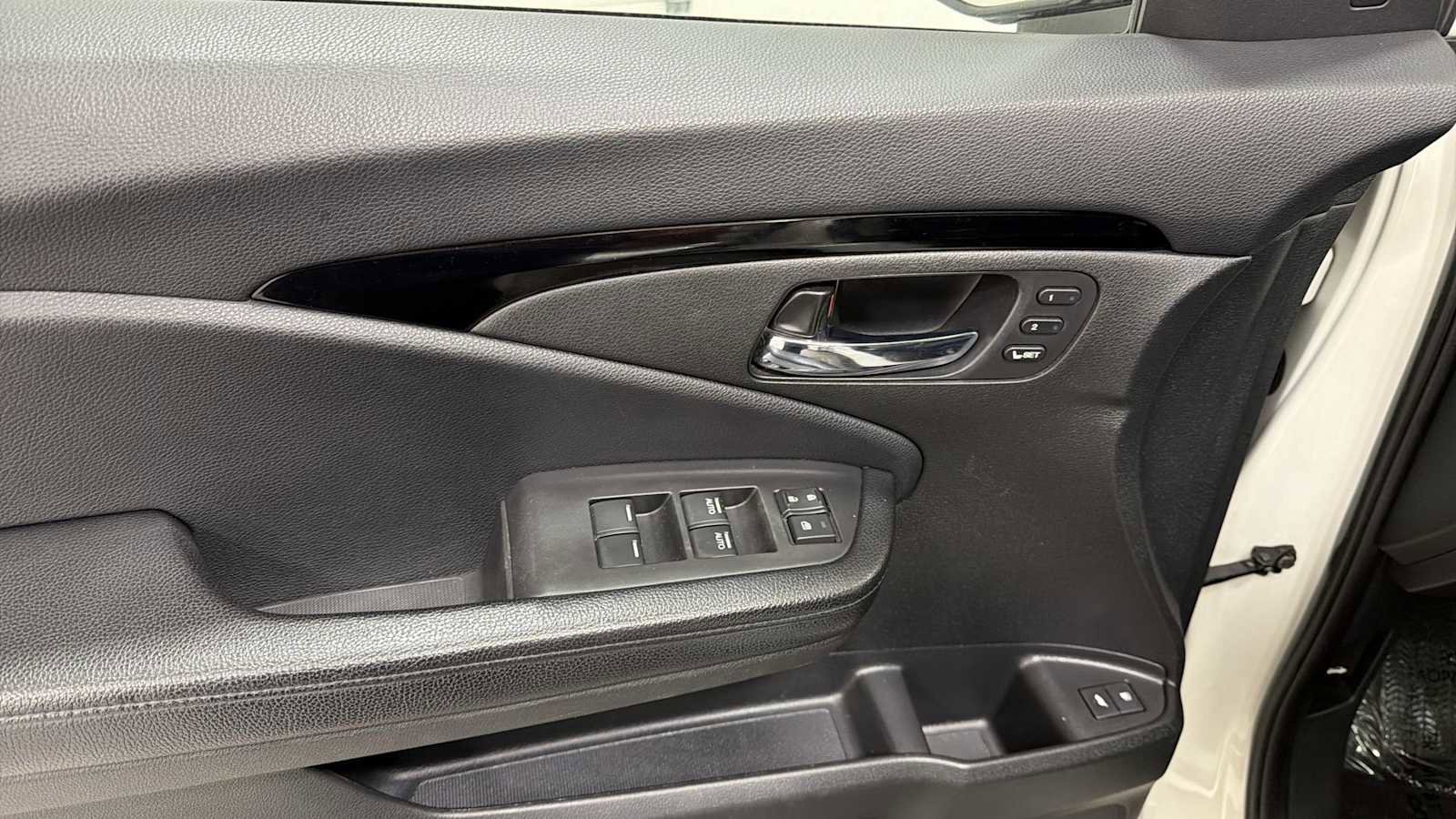 Used 2017 Honda Pilot Elite image 15