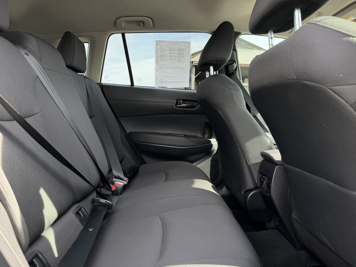 Used 2025 Toyota Corolla Cross LE AWD/4WD image 13