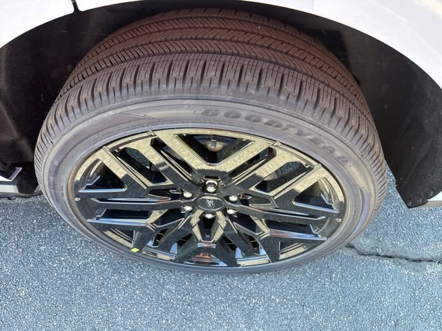 New 2026 Ford Expedition Platinum w/ Stealth Performance Package AWD/4WD image 18