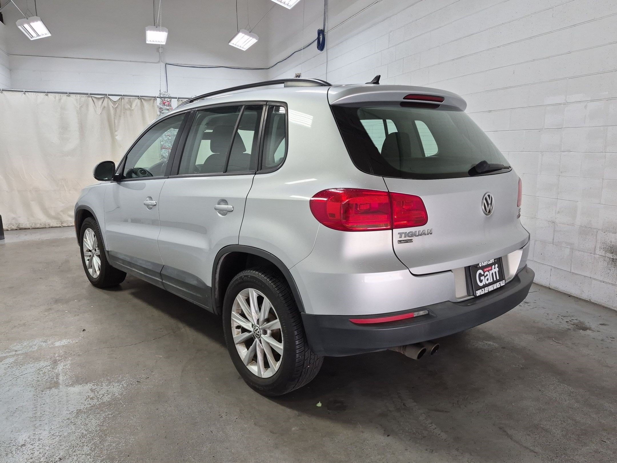 Used 2017 Volkswagen Tiguan Limited w/ Premium Package AWD/4WD image 9