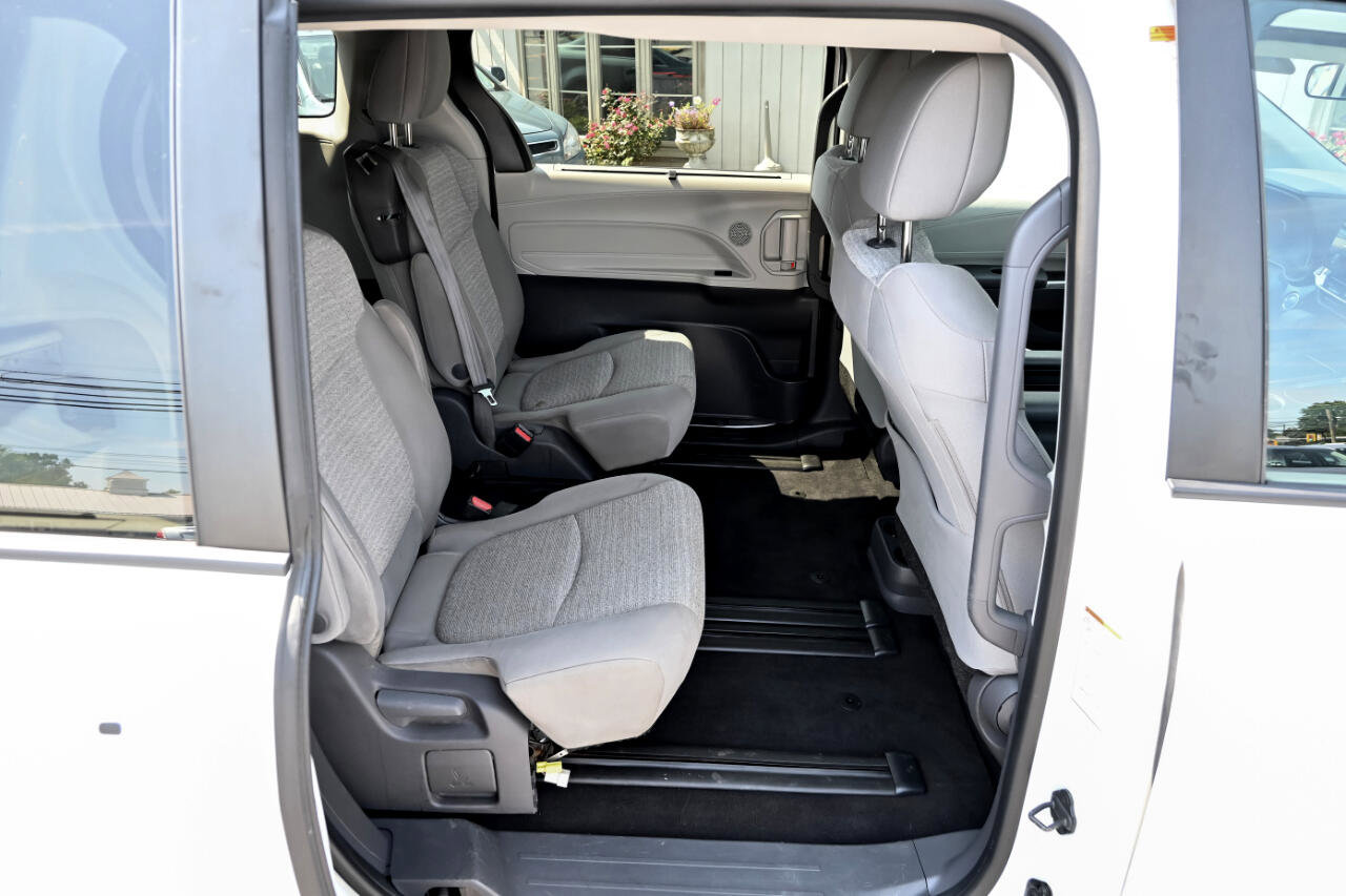 Used 2021 Toyota Sienna LE image 39
