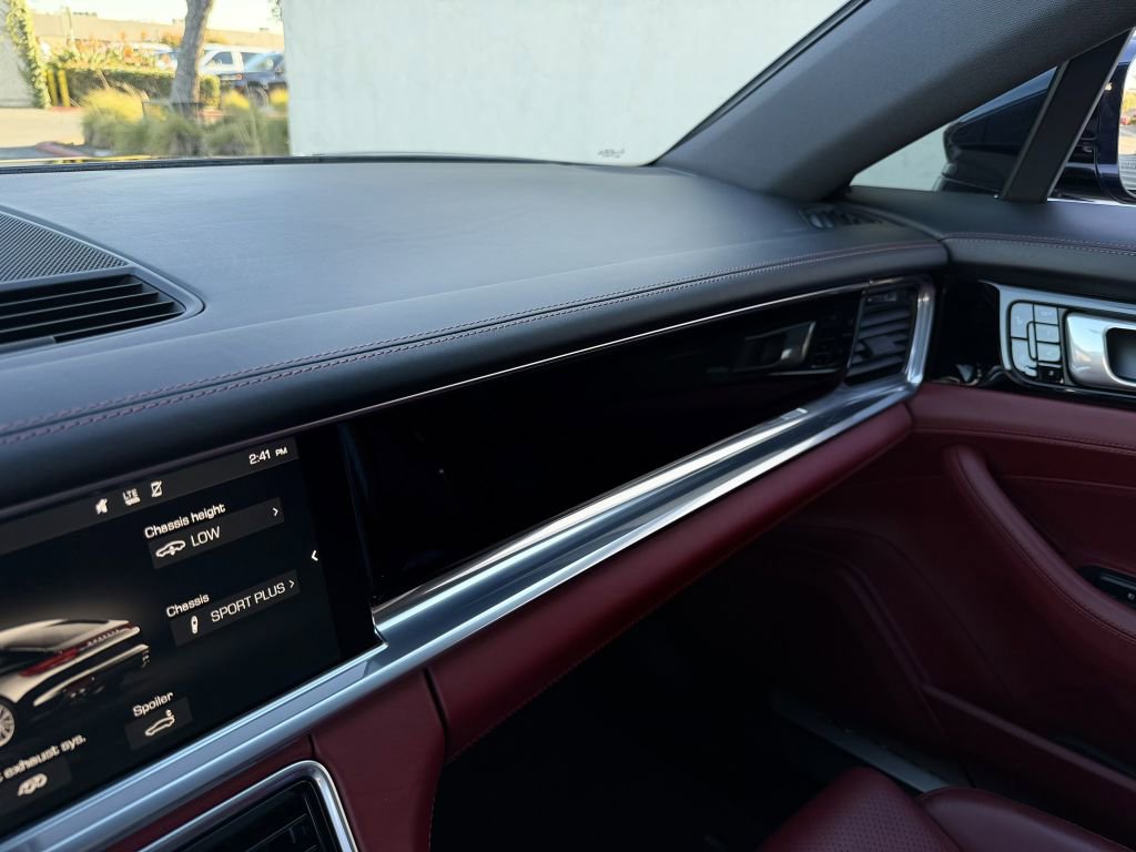 Used 2018 Porsche Panamera 4S image 37