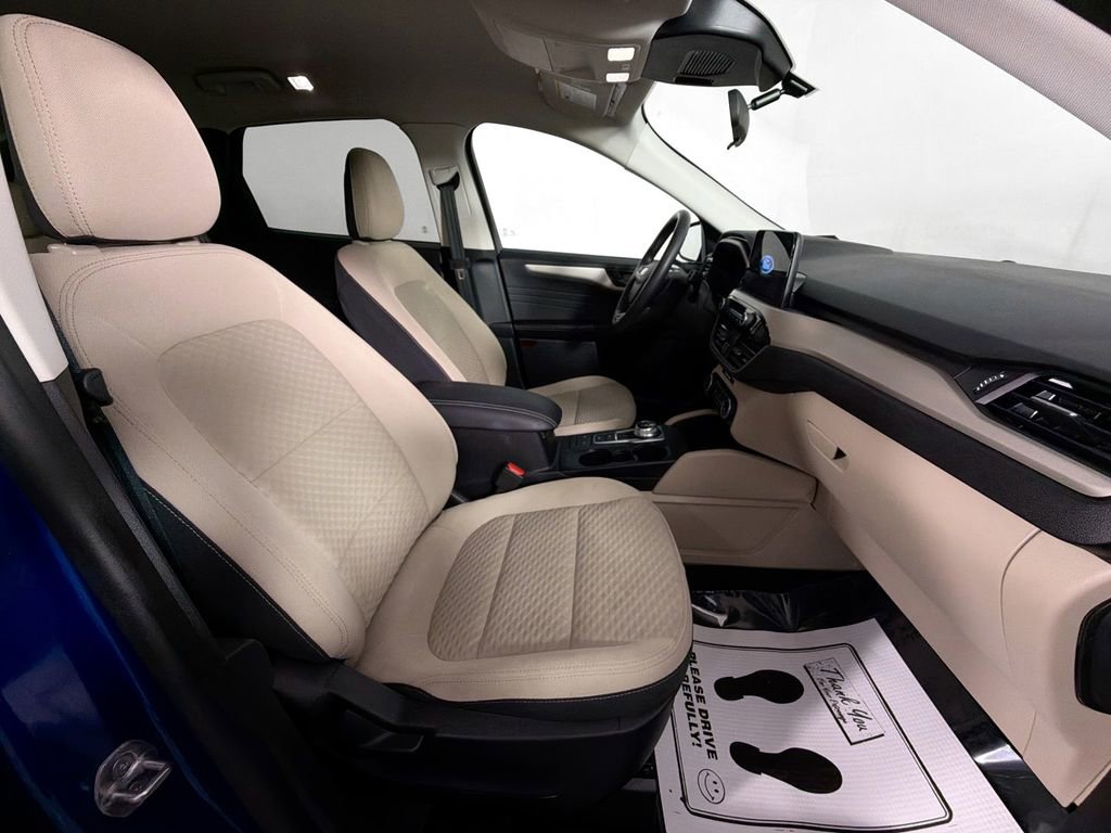 Used 2022 Ford Escape SE w/ Cold Weather Package image 27
