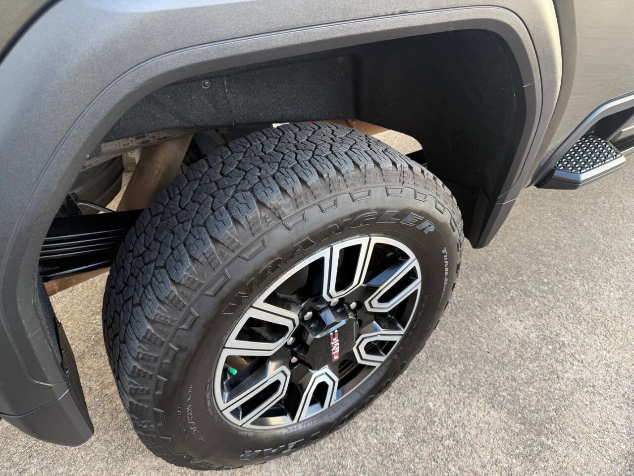 Used 2023 GMC Sierra 2500 AT4 image 39