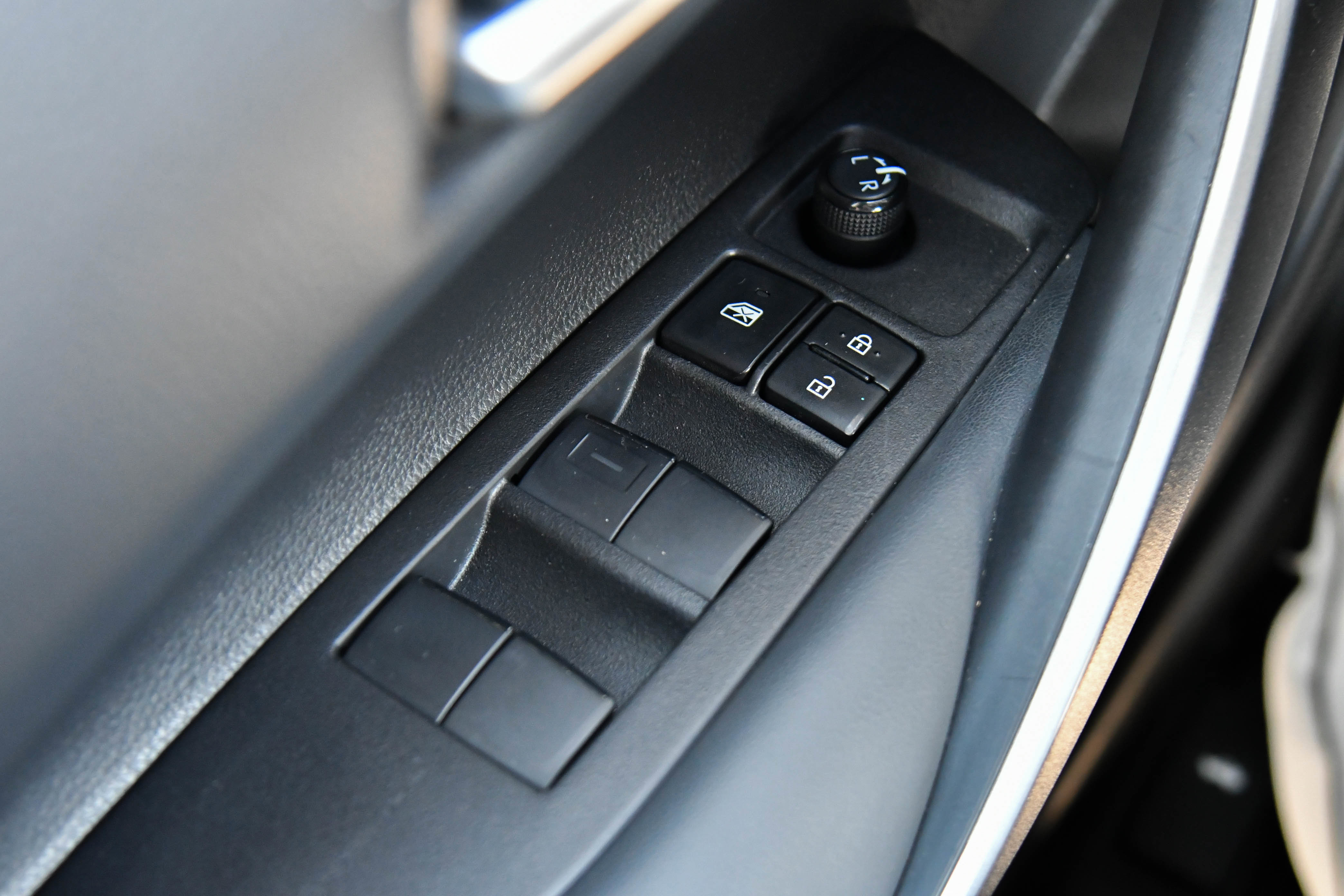 Used 2024 Toyota Corolla SE w/ SE Package image 35