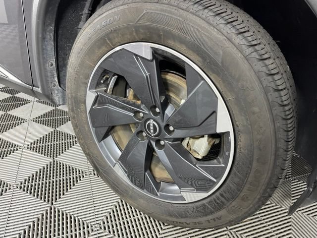 Certified 2025 Nissan Rogue SV FWD image 15