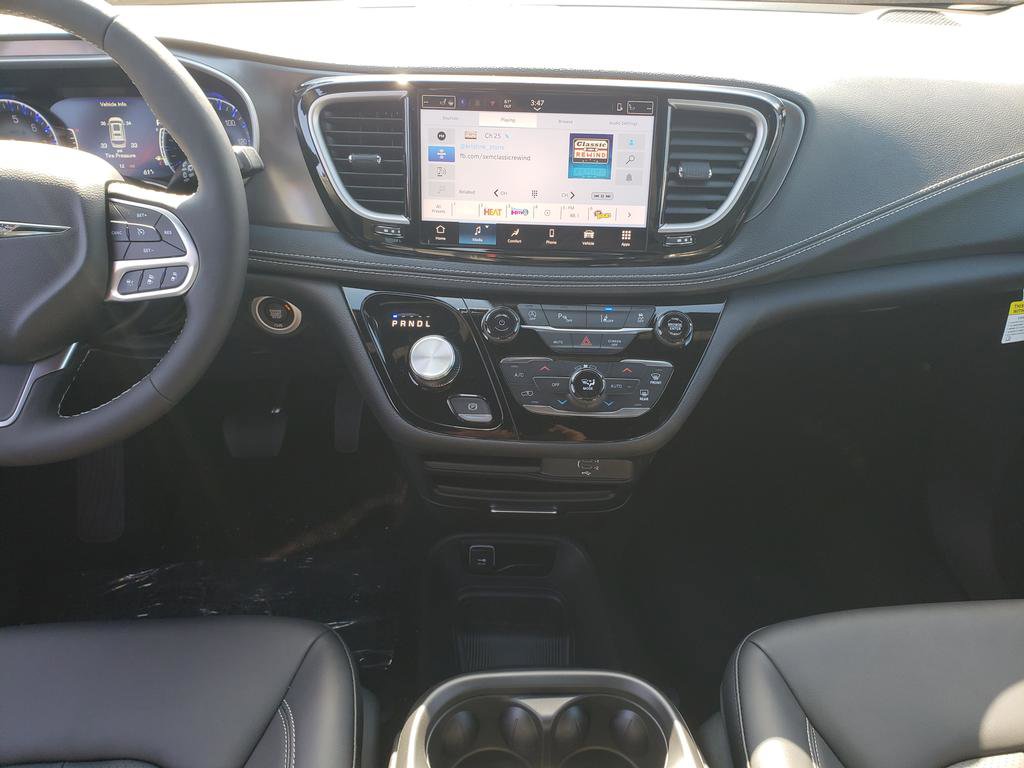 New 2026 Chrysler Pacifica Select image 16