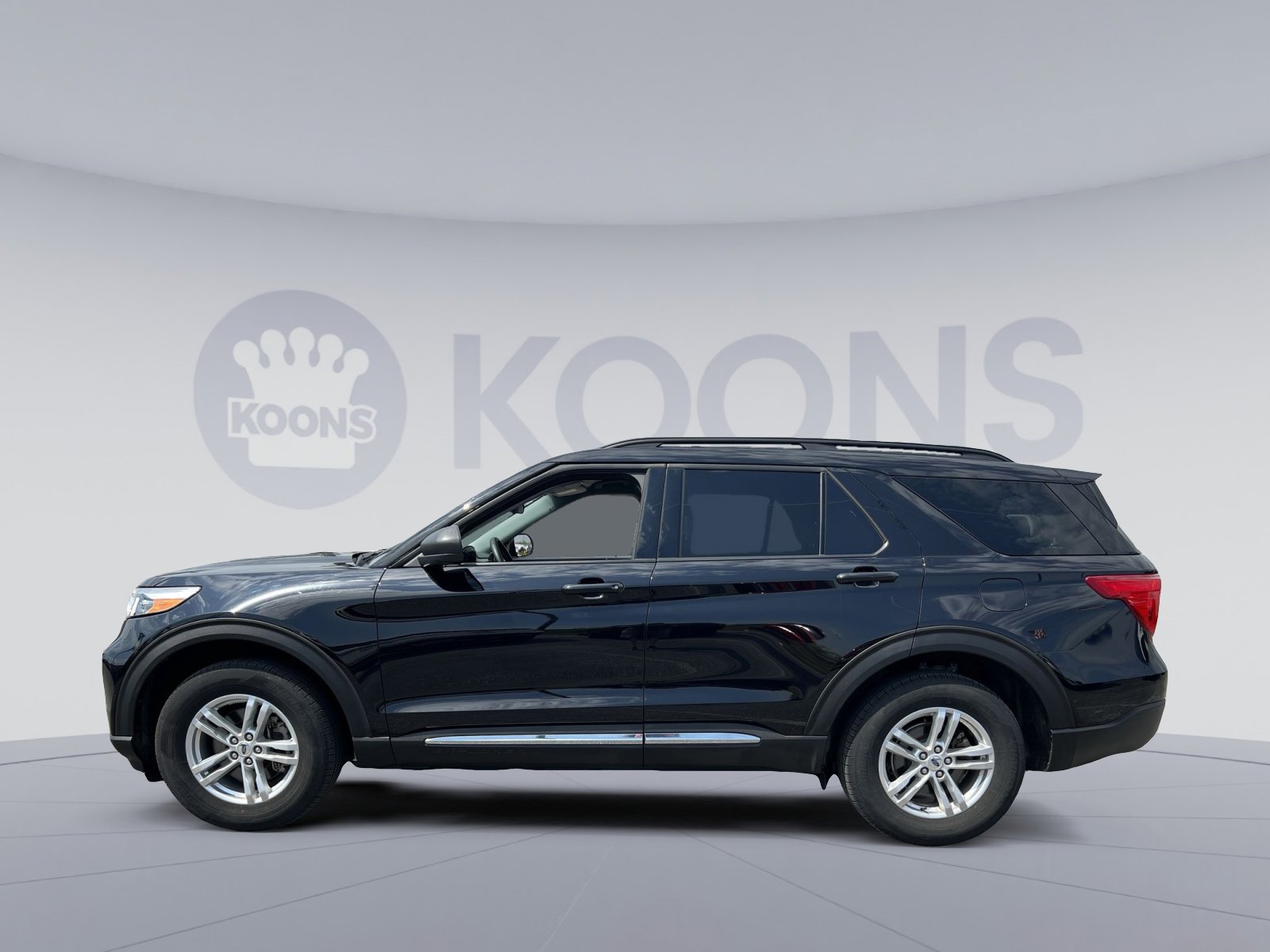Used 2023 Ford Explorer XLT AWD/4WD image 13