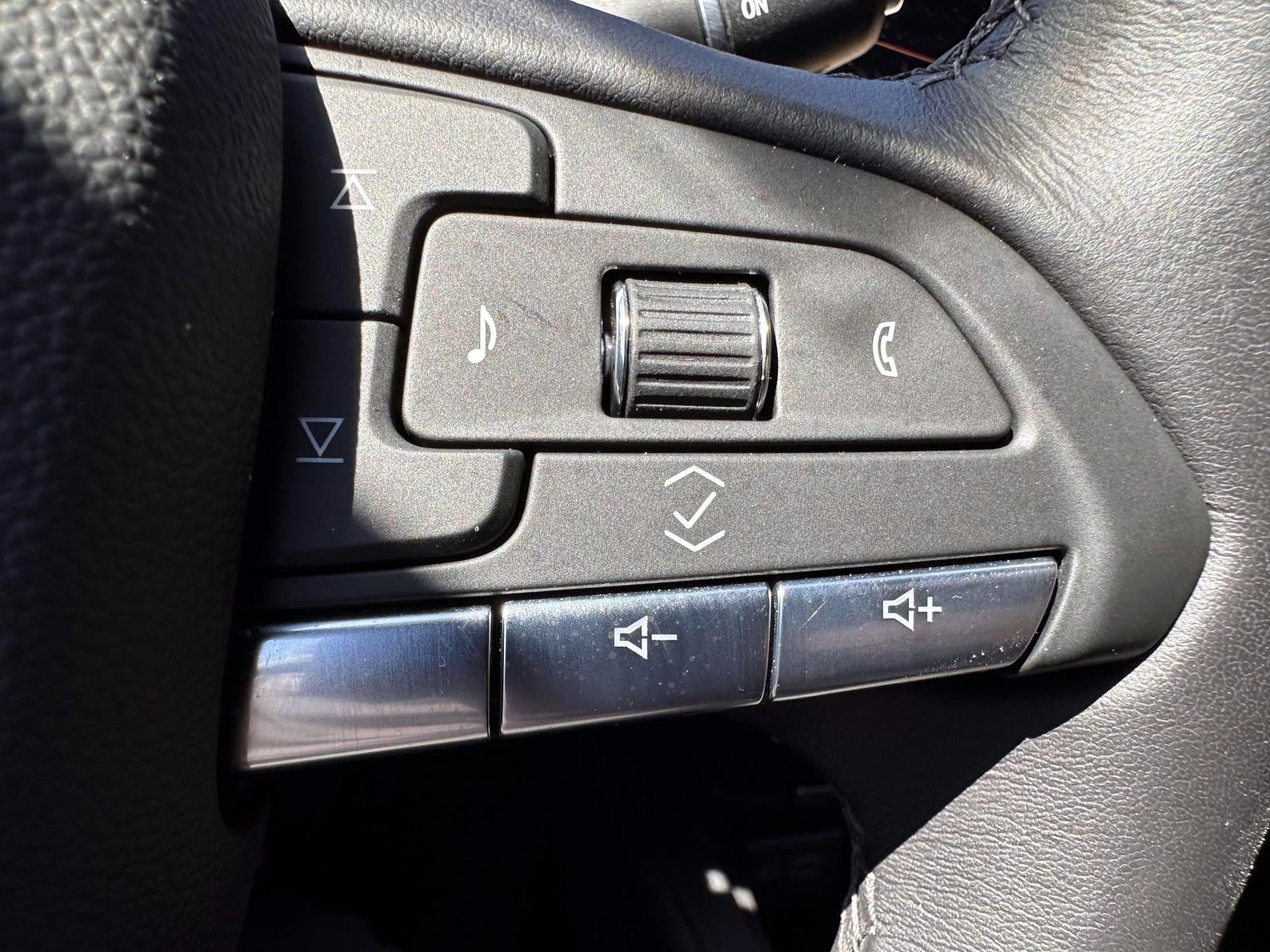 Used 2024 Cadillac XT4 Luxury w/ Cold Weather Package FWD image 17