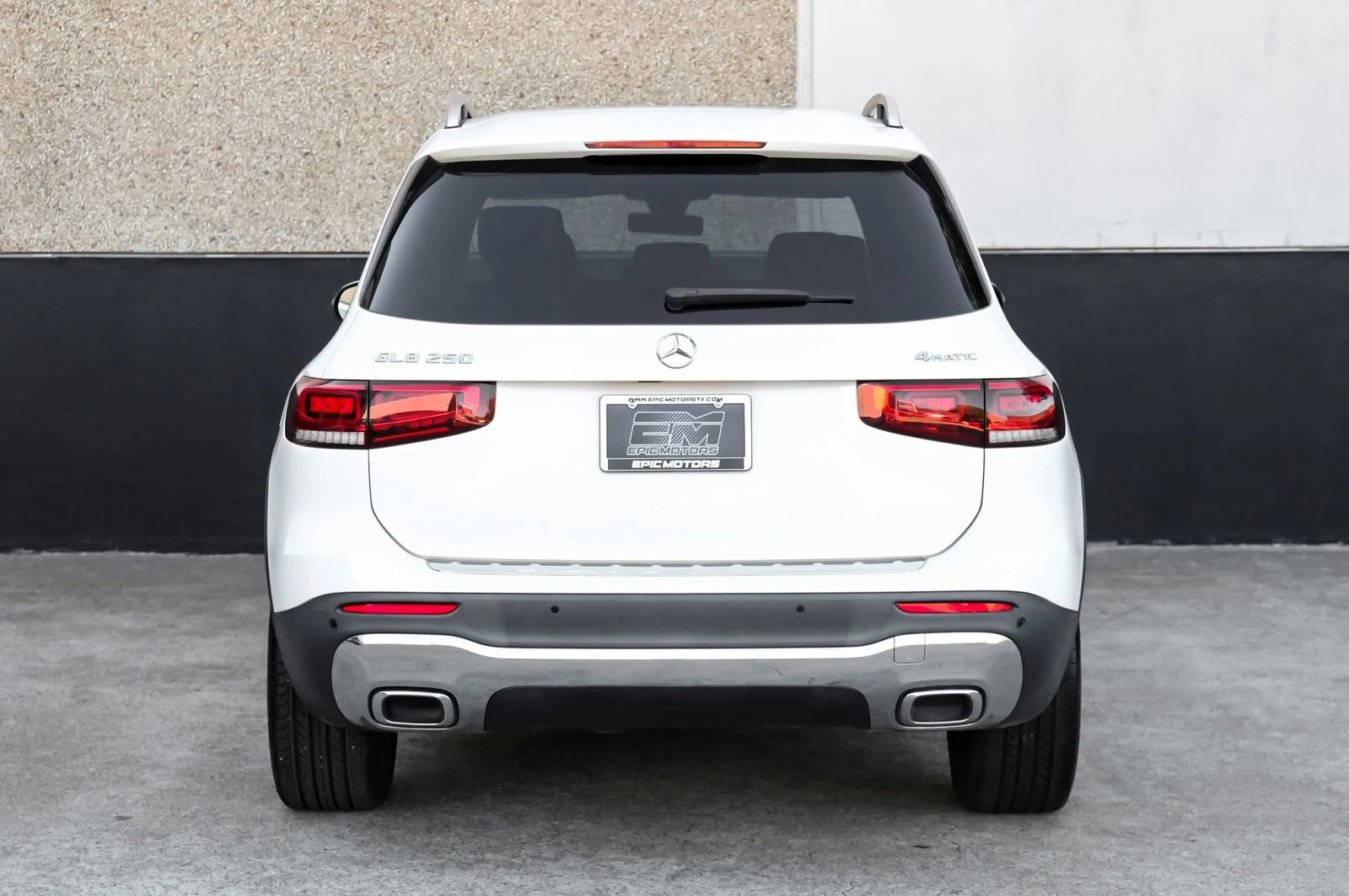 Used 2021 Mercedes-Benz GLB 250 4MATIC w/ Premium Package image 11