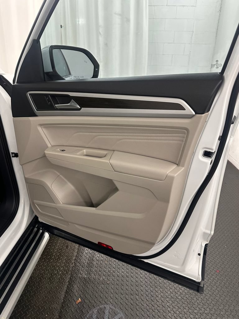 Used 2021 Volkswagen Atlas SE AWD/4WD image 32
