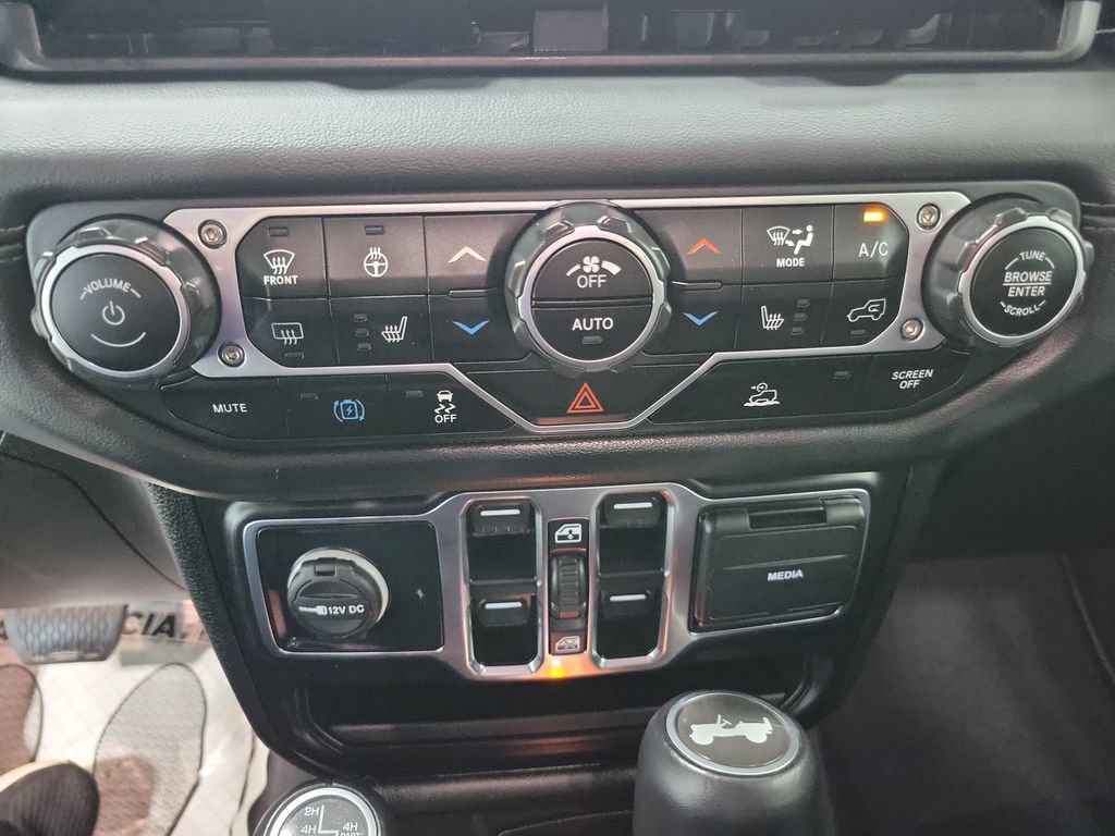 Used 2024 Jeep Wrangler Unlimited Sahara AWD/4WD image 39