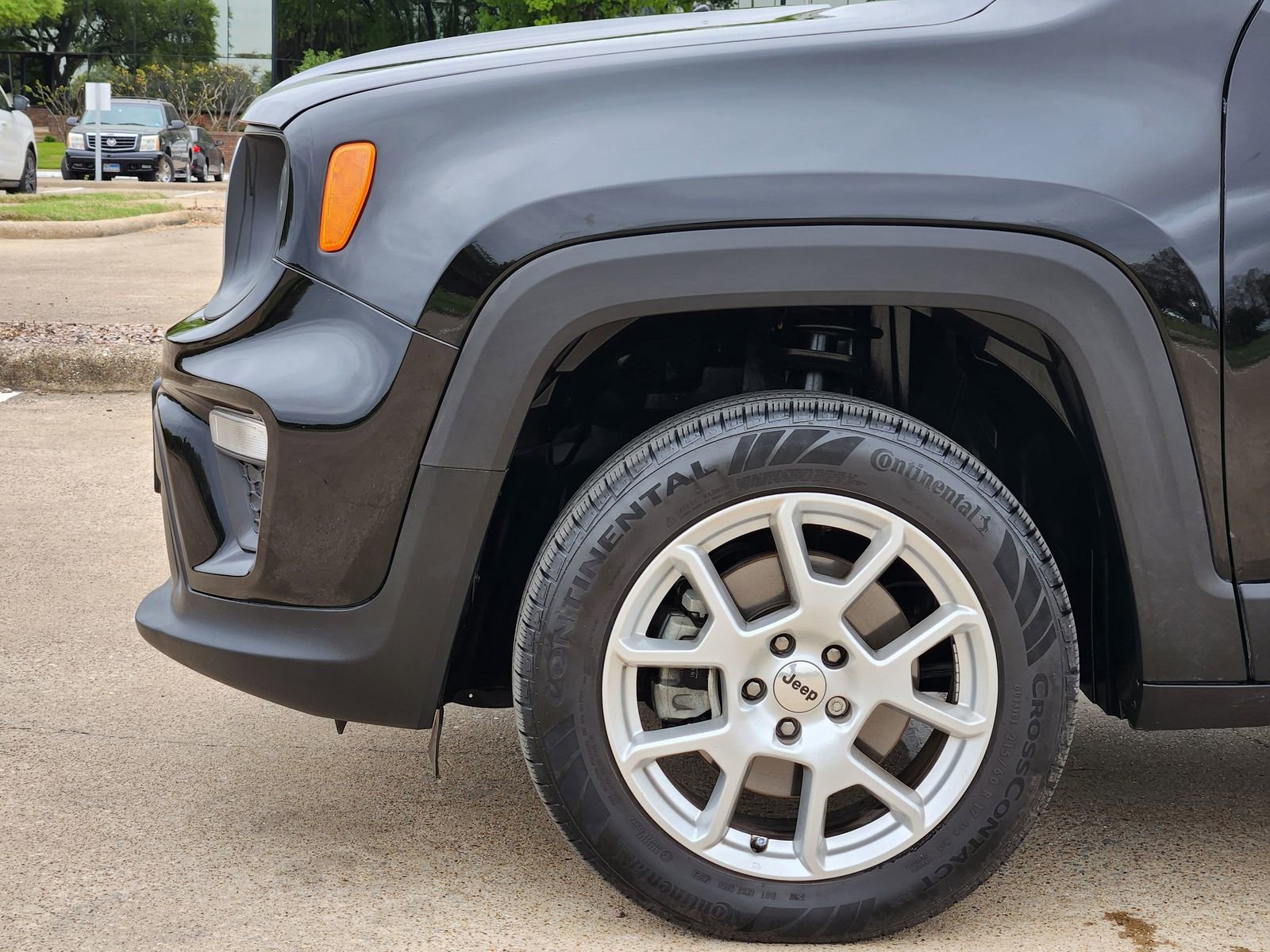 Used 2023 Jeep Renegade Latitude w/ Sun/Sound Group AWD/4WD image 8