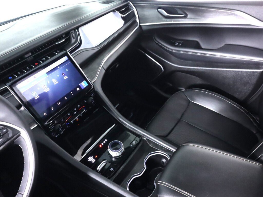 Used 2023 Jeep Grand Cherokee 30th Anniversary image 40