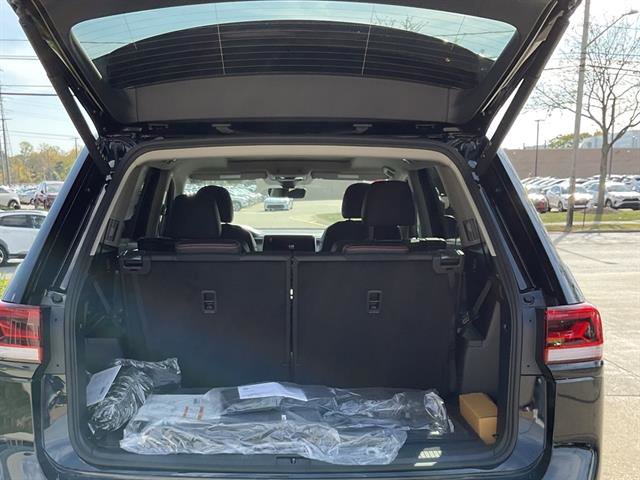 New 2026 Volkswagen Atlas Peak Edition image 5