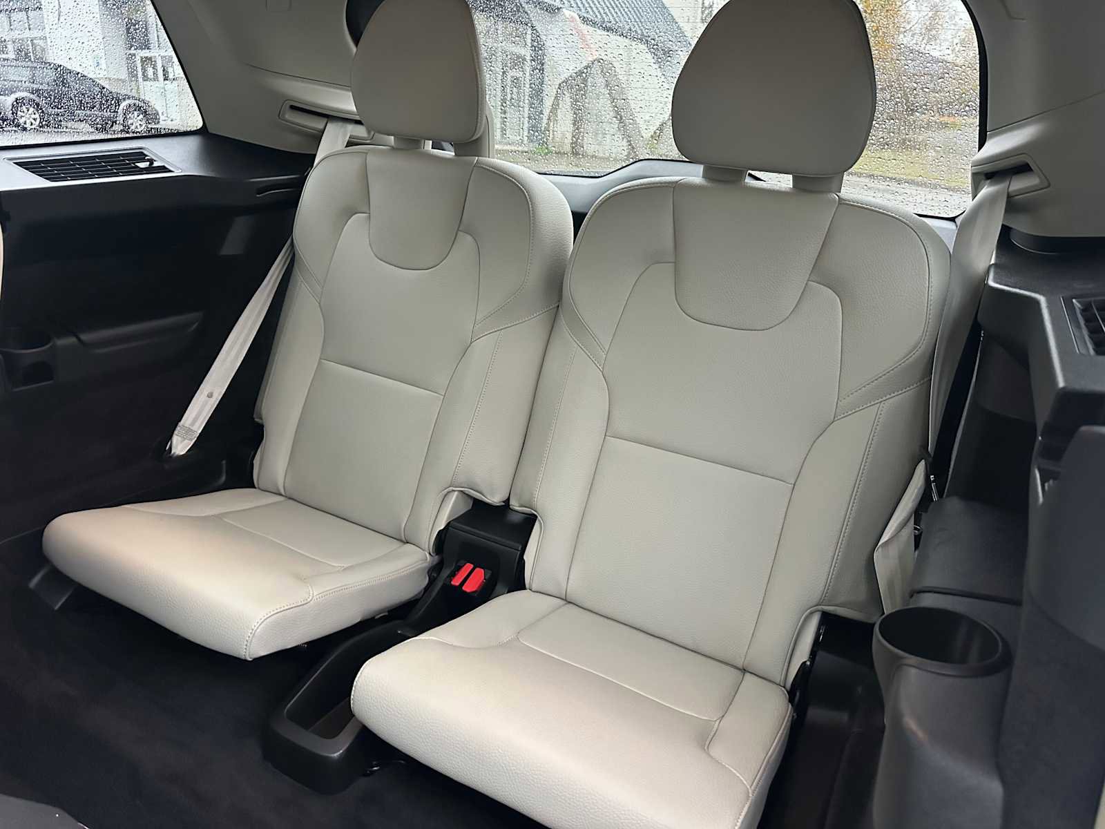 Certified 2022 Volvo XC90 T6 Momentum w/ Advanced Package image 17