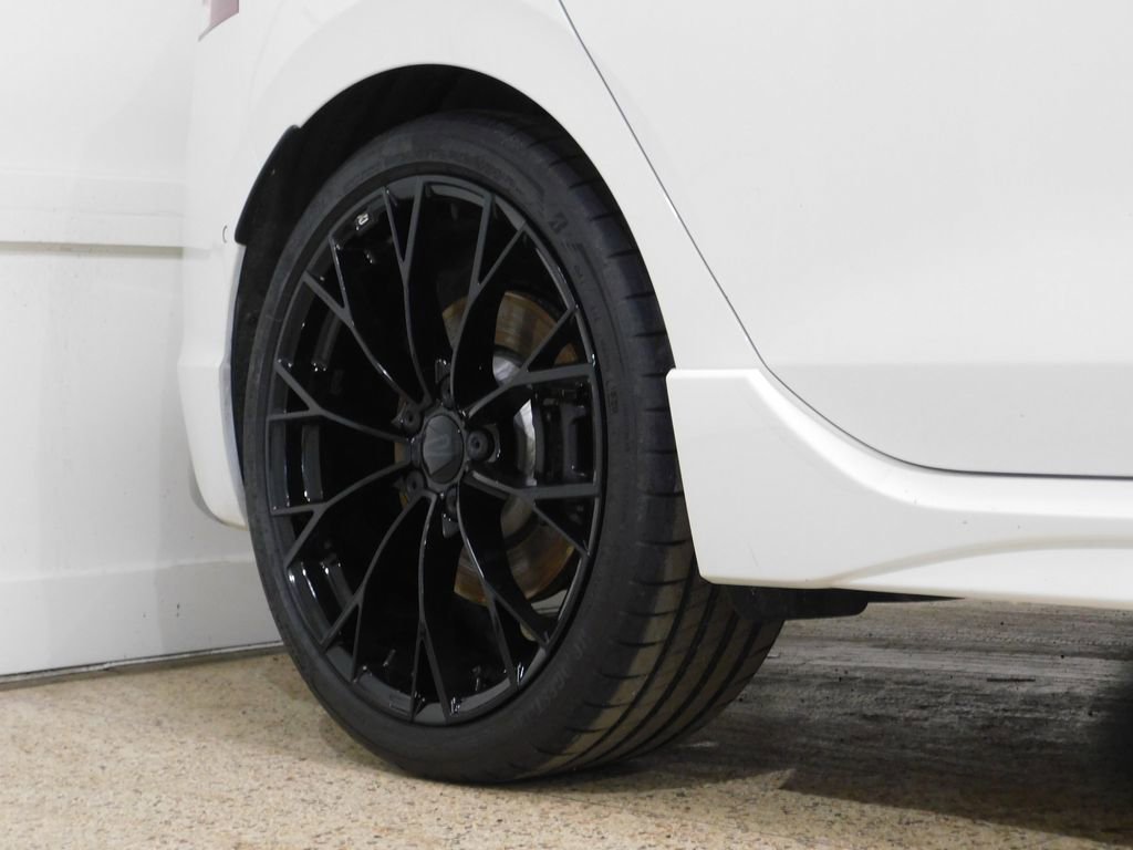 Used 2025 Volkswagen Golf R Black Edition image 9