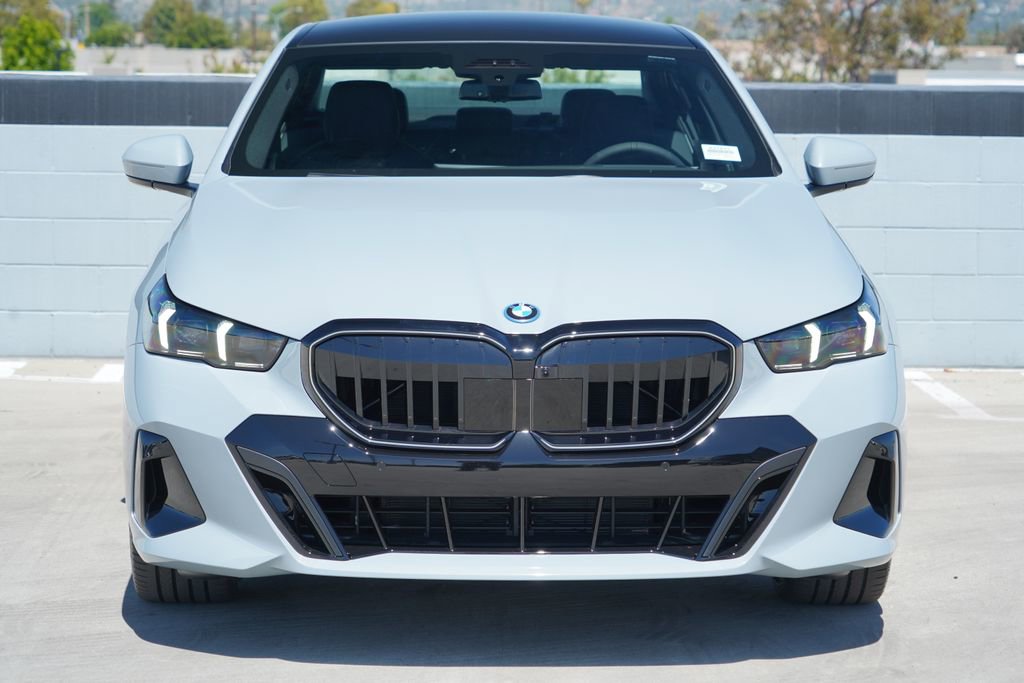 New 2026 BMW 550e xDrive w/ Executive Package AWD/4WD image 2