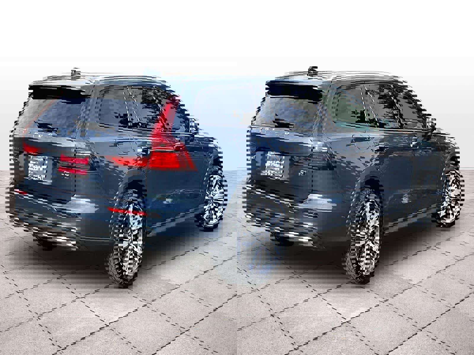 Used 2025 Volvo V60 B5 Cross Country Plus image 16